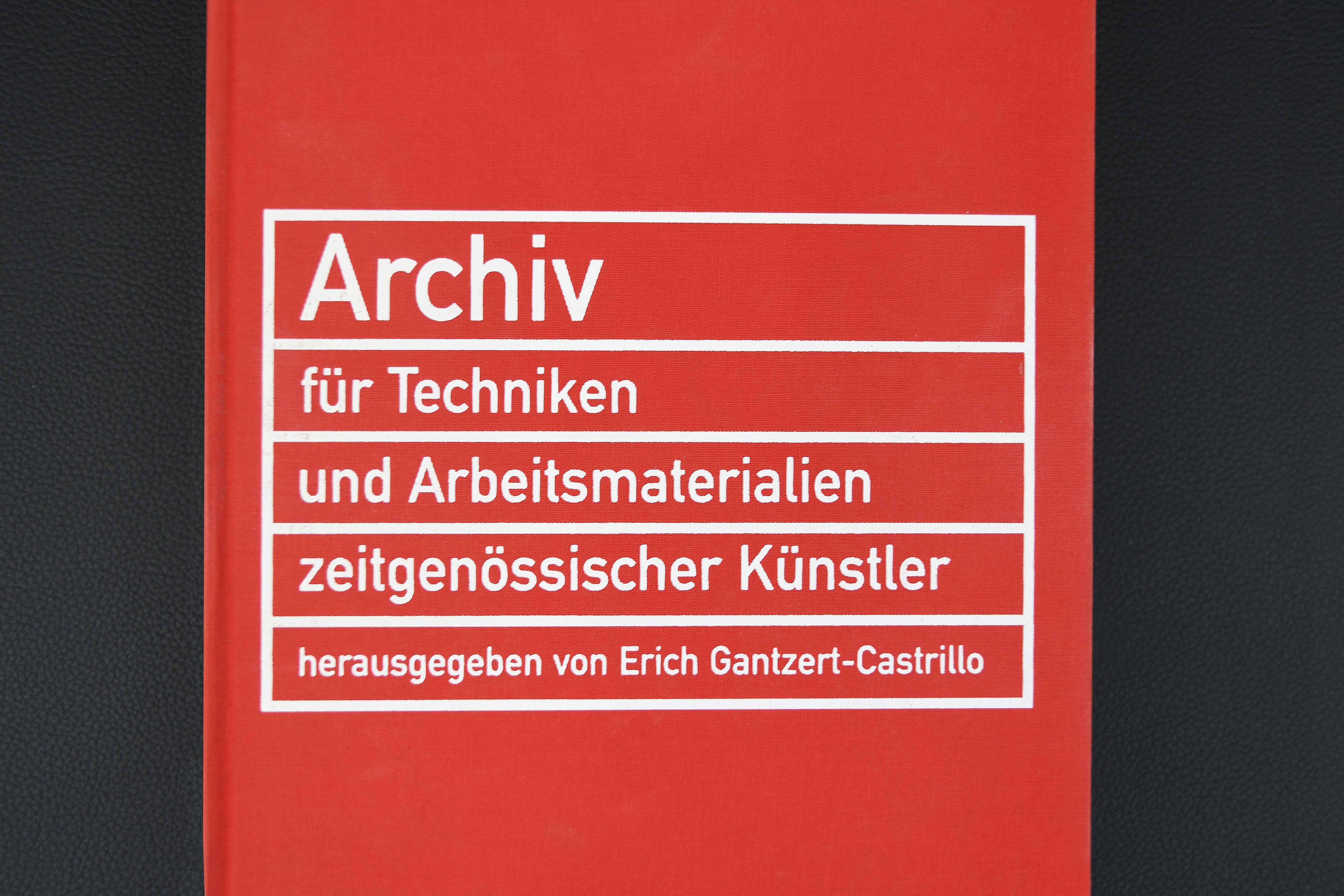 Picture of the book "Archiv für Techniken und Arbeitsmaterialien zeitgenössischer Künstler"