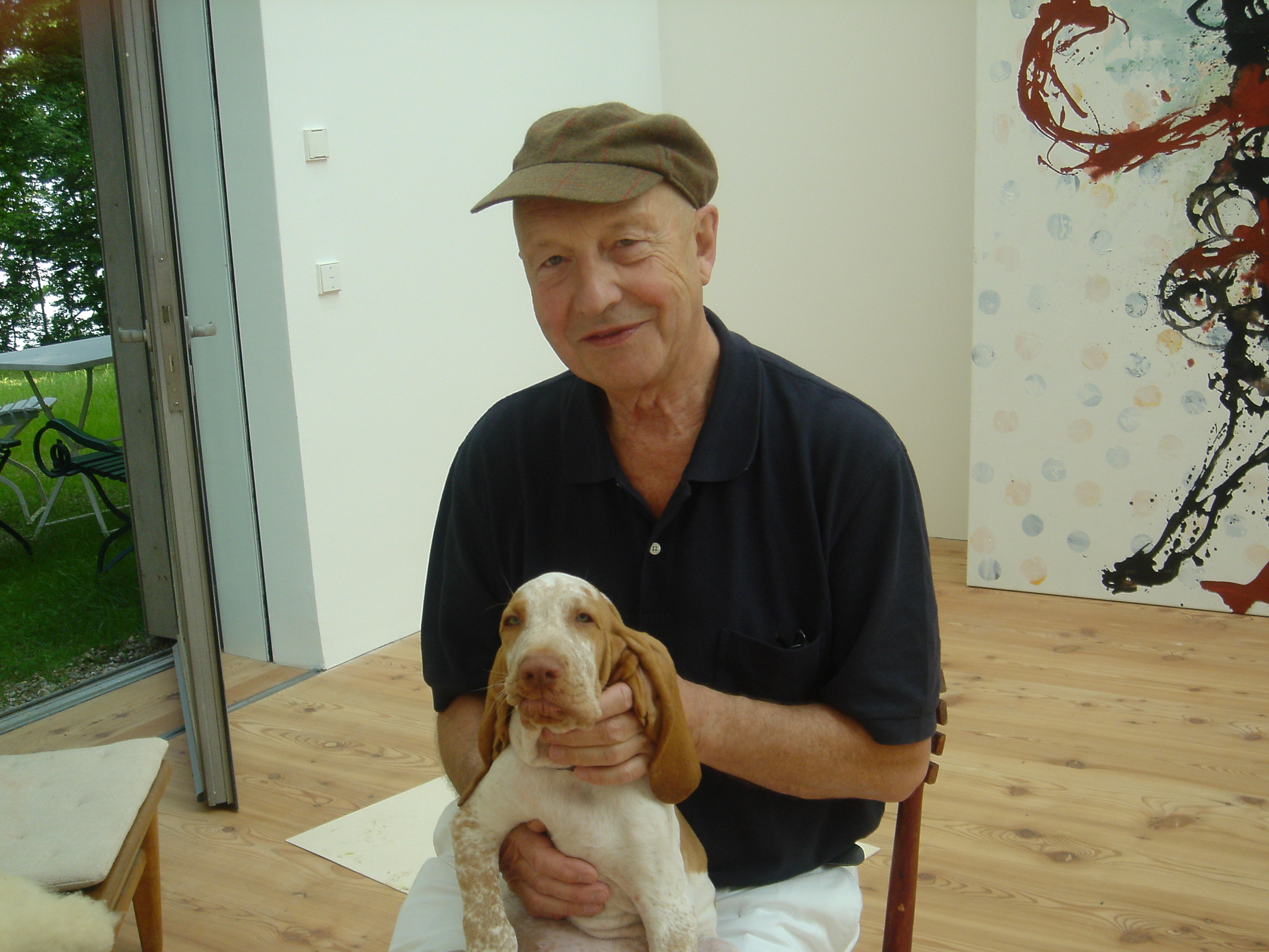 Georg Baselitz mit Hund Bruno im Atelier am Ammersee,